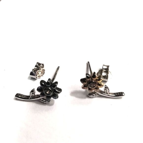 Dainty Flower Pierced Post Earrings - Picture 3 of 10